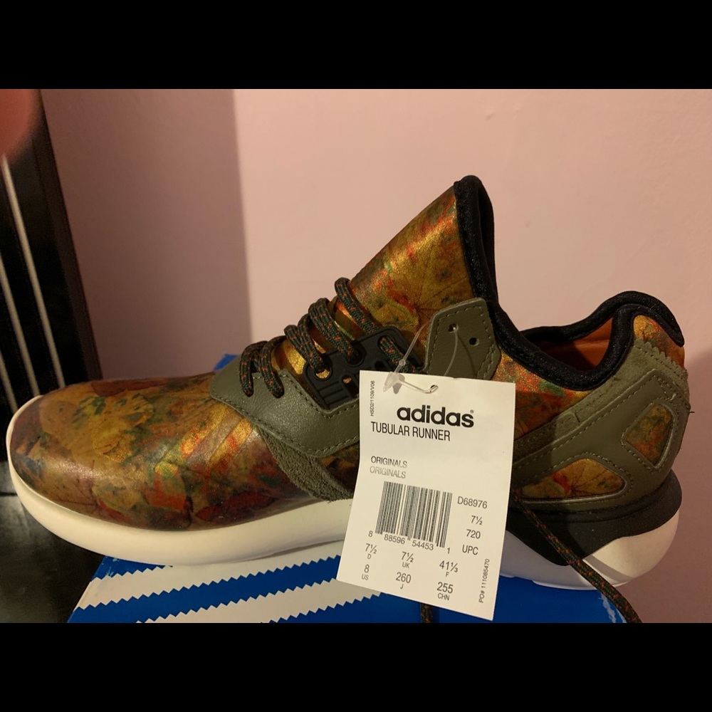 FEMALE ADIDAS TURBULENCE